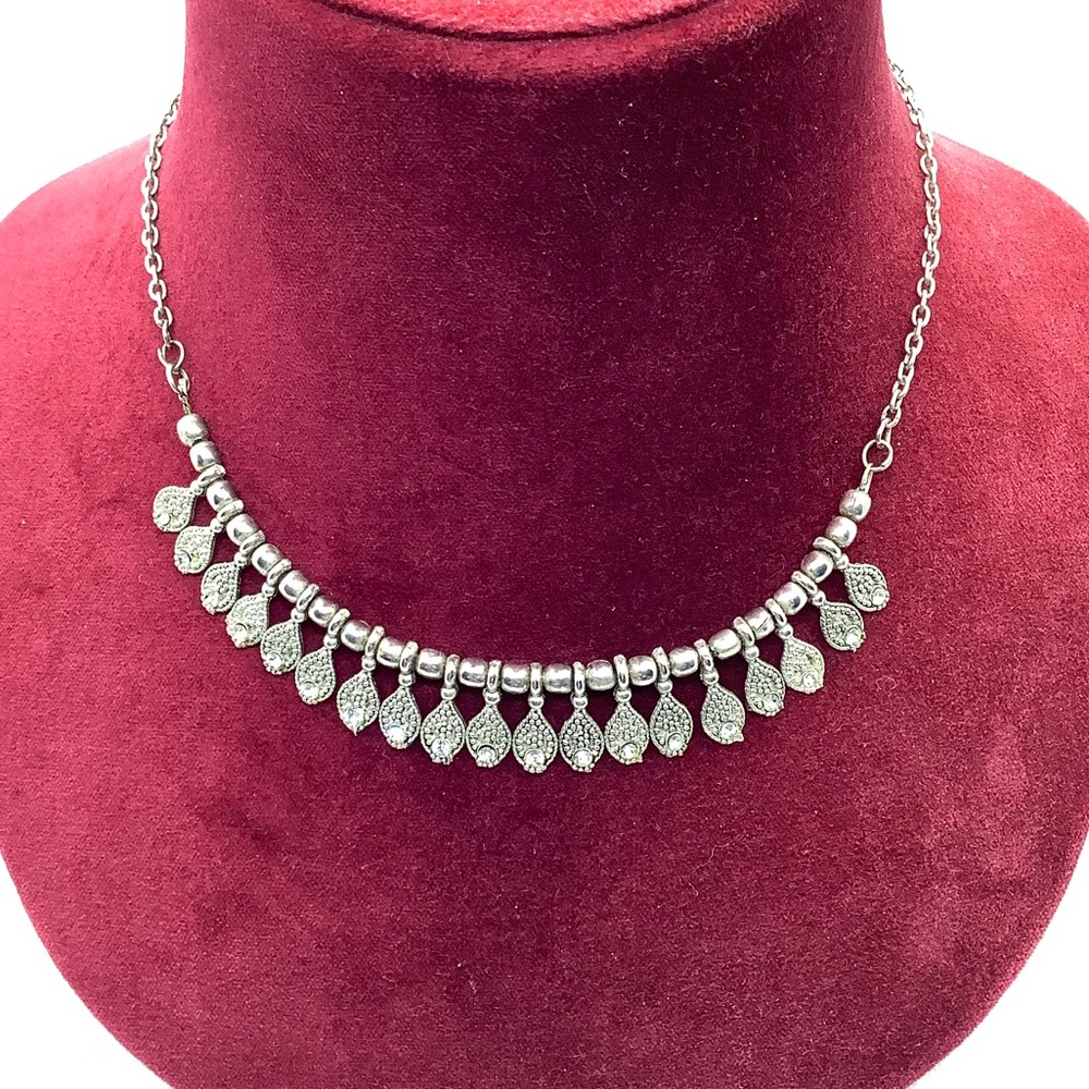Silver Tone Fringe Necklace w / Clear Stones